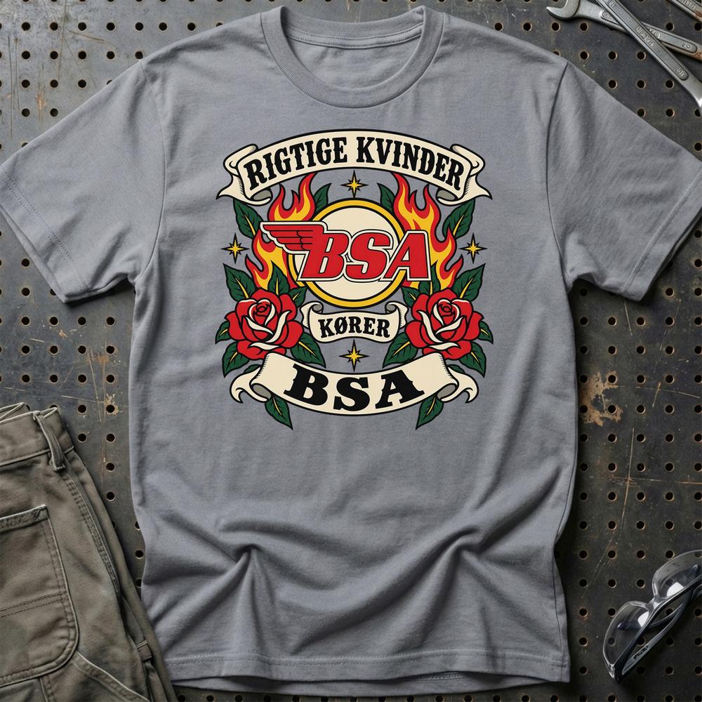 
Produktbillede af BSA Rigtige Kvinder Kører – Roser og Flammer T-Shirt