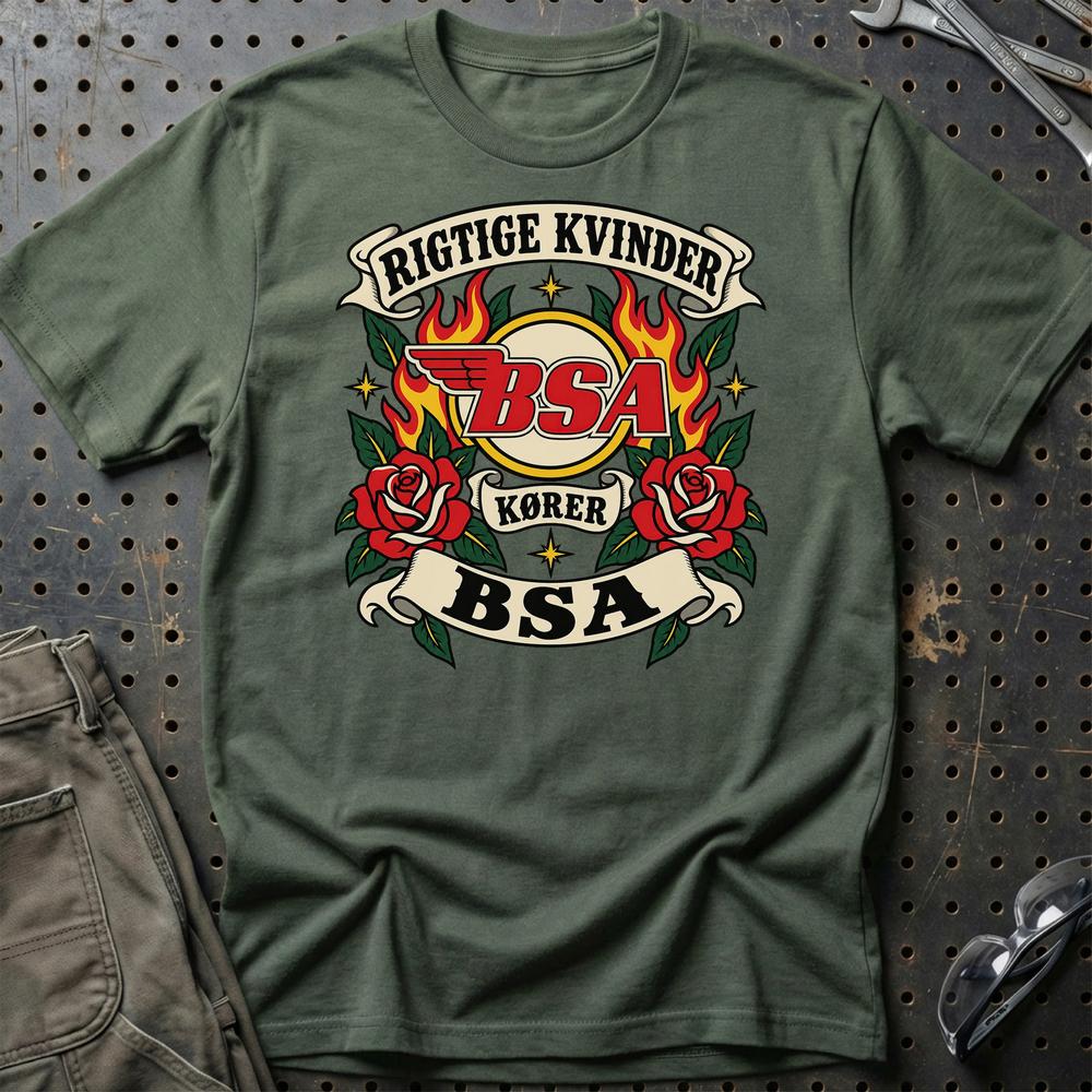 
Produktbillede af BSA Rigtige Kvinder Kører – Roser og Flammer T-Shirt