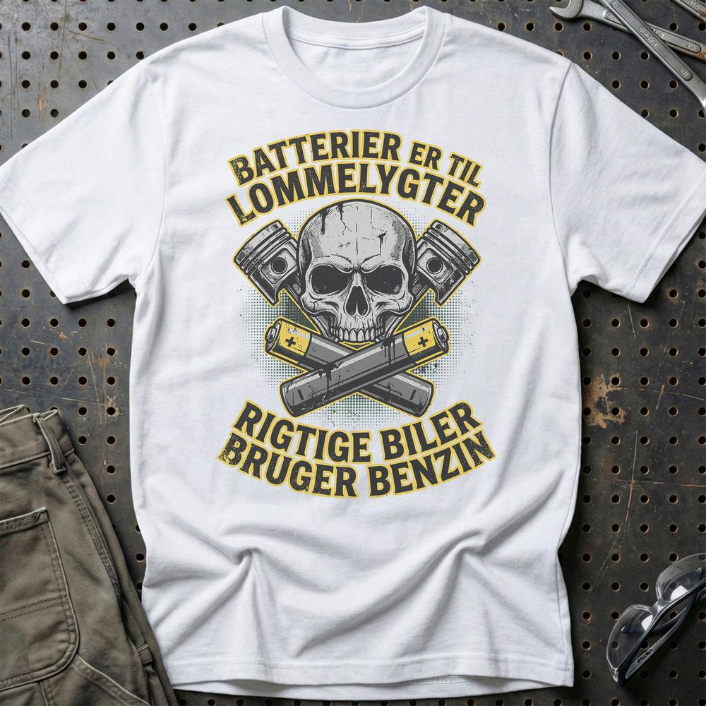 Batterier Er Til Lommelygter Rigtige Biler Bruger Benzin T-Shirt-Beklædning-Garage Culture-Hvid-S-Garage Culture Shop- garage - man cave - merchandise