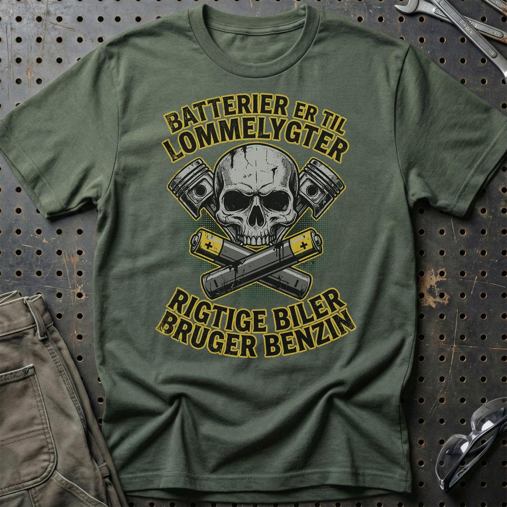Batterier Er Til Lommelygter Rigtige Biler Bruger Benzin T-Shirt-Beklædning-Garage Culture-Grøn Militær-S-Garage Culture Shop- garage - man cave - merchandise