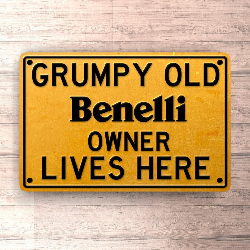 Benelli Grumpy Old Benelli Owner Lives Here Skilte, Musemåtte, Dørmåtte , Plakat-Skilte-Benelli-Garage Culture Shop- garage - man cave - merchandise
