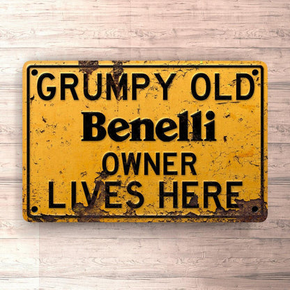 Benelli Grumpy Old Benelli Owner Lives Here Skilte, Musemåtte, Dørmåtte , Plakat-Skilte-Benelli-Garage Culture Shop- garage - man cave - merchandise