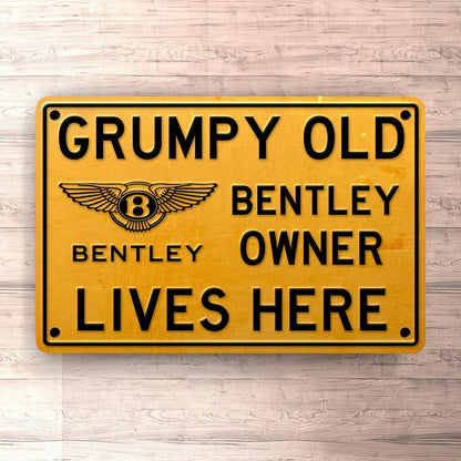 Bentley Grumpy Old Bentley Owner Lives Here Skilte, Musemåtte, Dørmåtte , Plakat-Skilte-Bentley-Garage Culture Shop- garage - man cave - merchandise