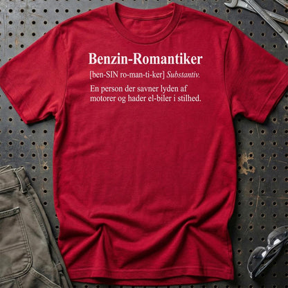 Benzin Romantiker – Klassisk Bil & Motor Kultur - Unisex T-Shirt , Bomuld-Beklædning-Garage Culture-Rød-S-Garage Culture Shop- garage - man cave - merchandise