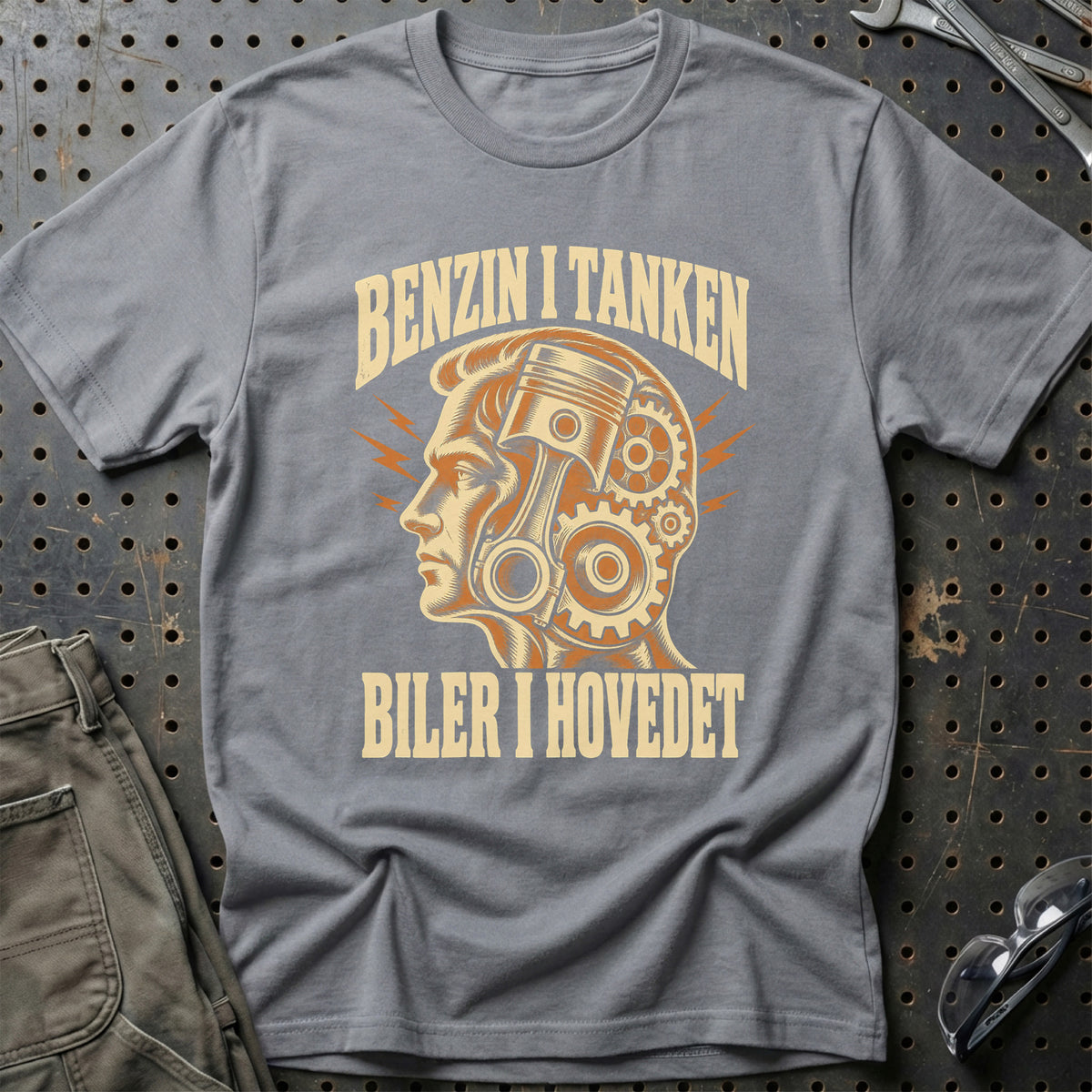 
Produktbillede af Benzin i tanken – Biler i hovedet T-Shirt