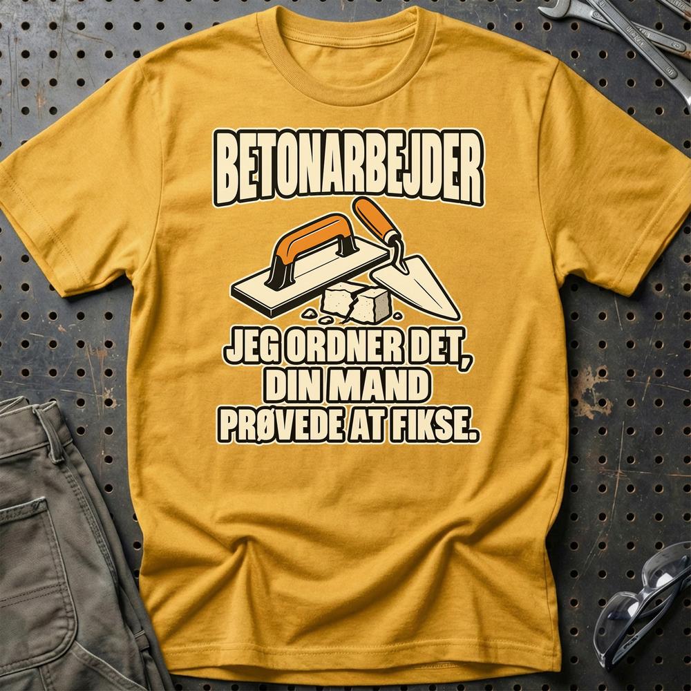 
Produktbillede af Betonarbejder – Jeg Ordner Det, Din Mand Prøvede At Fikse T-Shirt