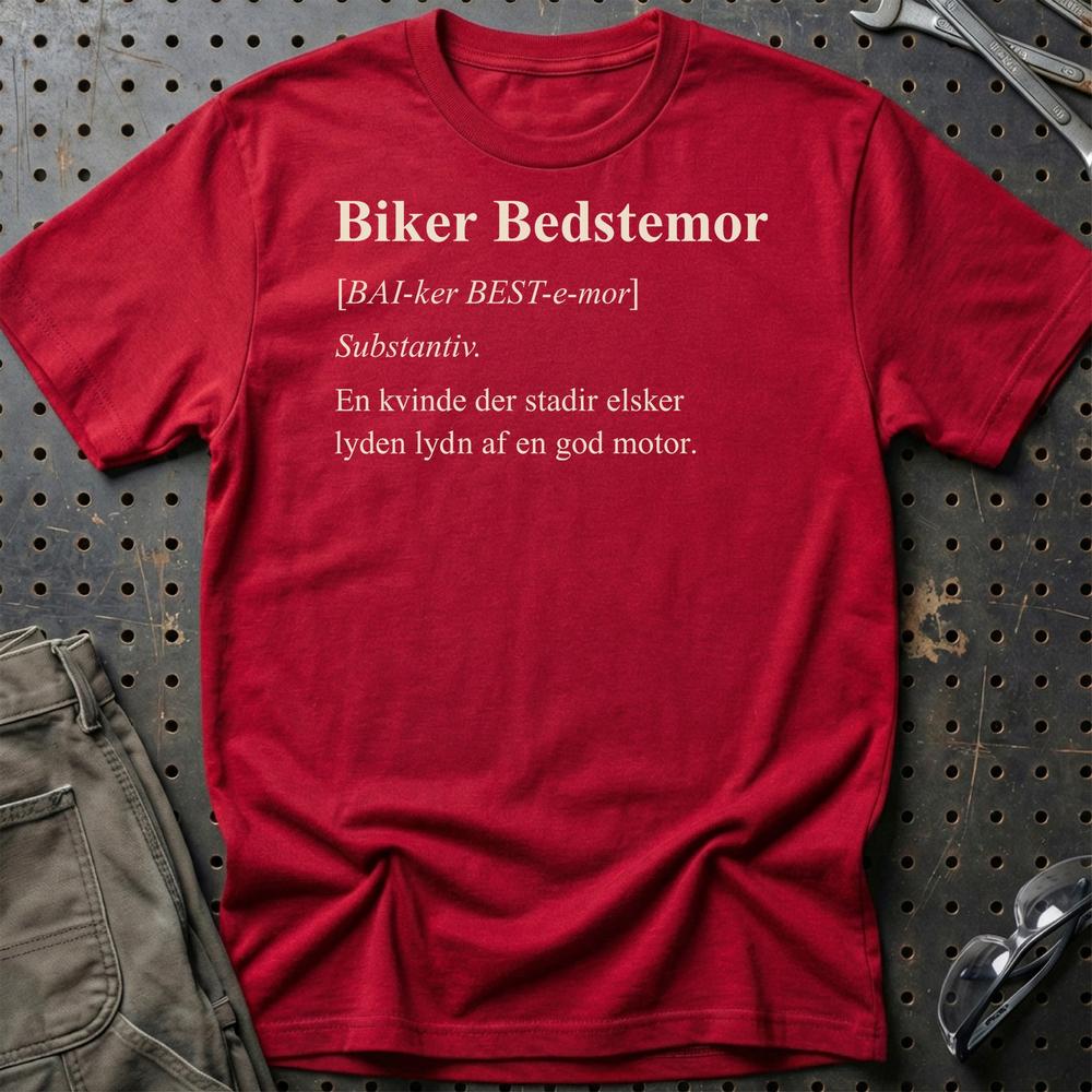 Biker Bedstemor – Ægte MC Legende – Unisex T-Shirt , Bomuld-Beklædning-Garage Culture-Rød-S-Garage Culture Shop- garage - man cave - merchandise