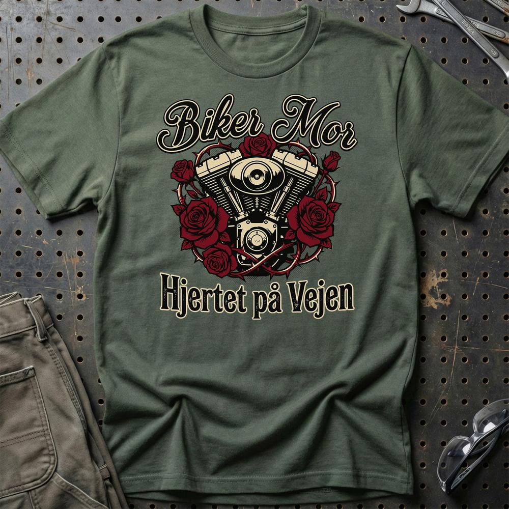 Biker Mor T-Shirt – Hjertet på Vejen | Motorcykel Mor – Unisex T-Shirt , Bomuld-Beklædning-Garage Culture-Grøn Militær-S-Garage Culture Shop- garage - man cave - merchandise