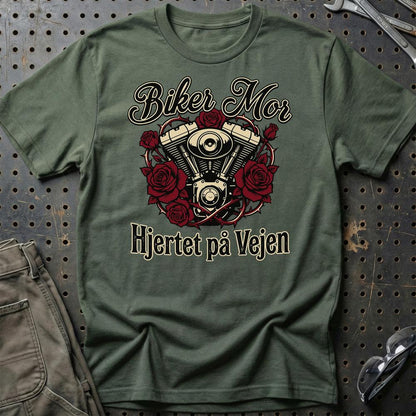 Biker Mor T-Shirt – Hjertet på Vejen | Motorcykel Mor – Unisex T-Shirt , Bomuld-Beklædning-Garage Culture-Grøn Militær-S-Garage Culture Shop- garage - man cave - merchandise
