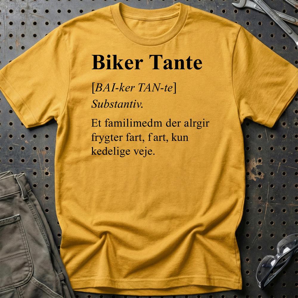 Biker Tante – Frygter Kun Kedelige Veje – Unisex T-Shirt , Bomuld-Beklædning-Garage Culture-Guld-S-Garage Culture Shop- garage - man cave - merchandise
