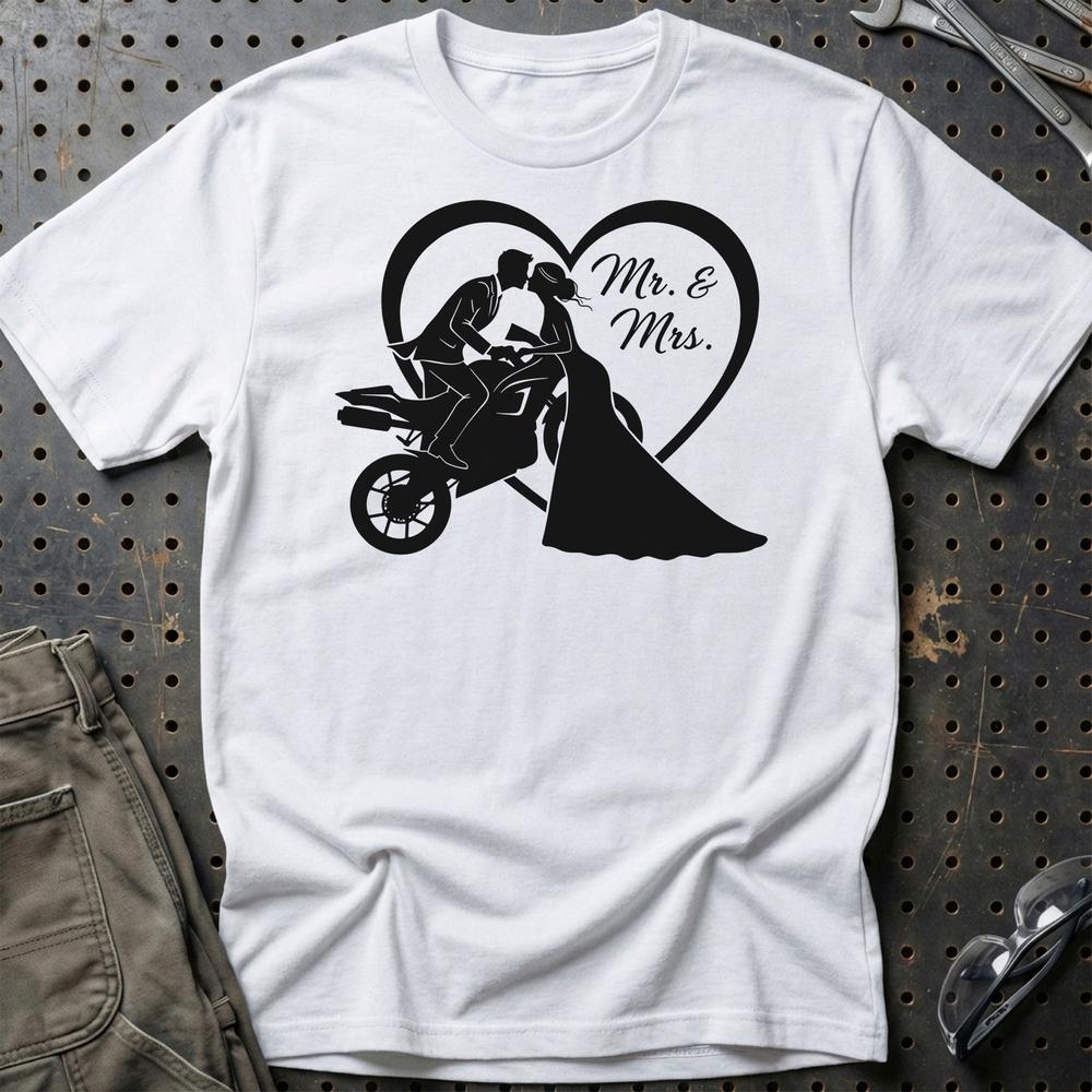 Bikerbrudepar – Mr. & Mrs. – Unisex T-Shirt , Bomuld-Beklædning-Garage Culture-Hvid-S-Garage Culture Shop- garage - man cave - merchandise