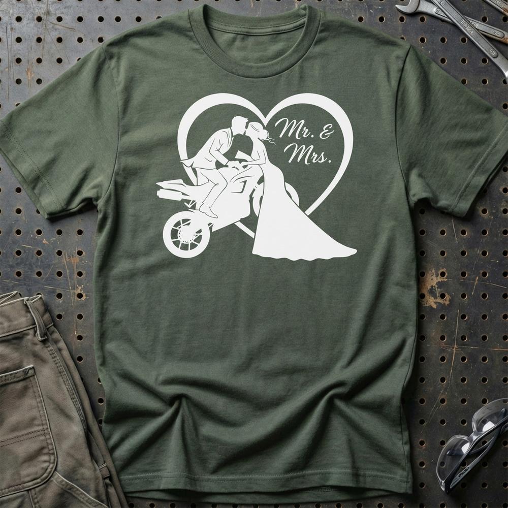 Bikerbrudepar – Mr. & Mrs. – Unisex T-Shirt , Bomuld-Beklædning-Garage Culture-Grøn Militær-S-Garage Culture Shop- garage - man cave - merchandise