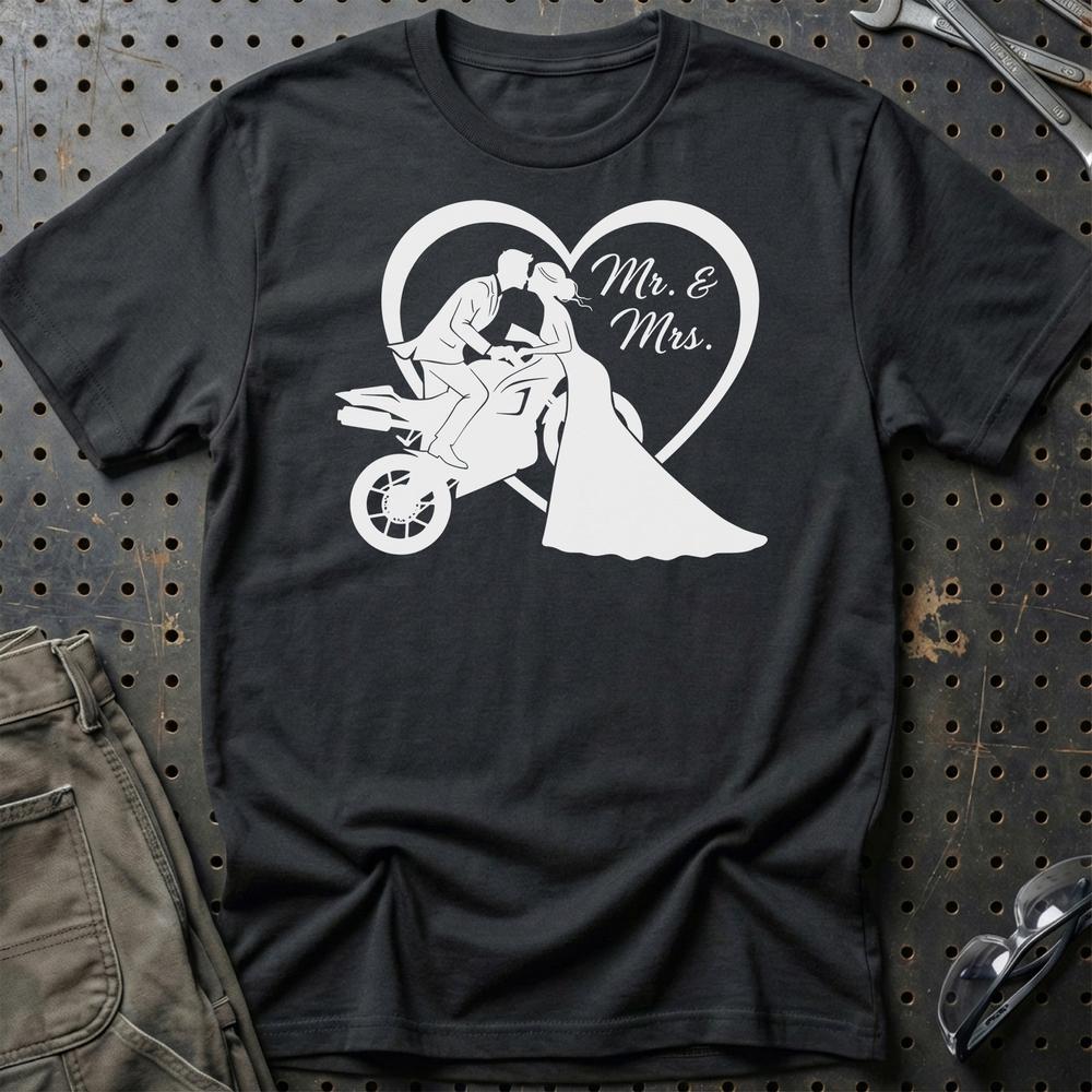 Bikerbrudepar – Mr. & Mrs. – Unisex T-Shirt , Bomuld-Beklædning-Garage Culture-Sort-S-Garage Culture Shop- garage - man cave - merchandise