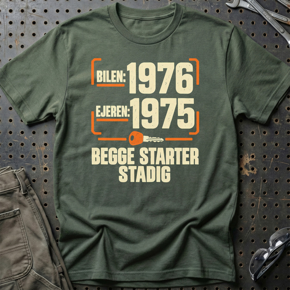 
Produktbillede af Bilen 1976 – Ejeren 1975 – Begge Starter Stadig T-Shirt
