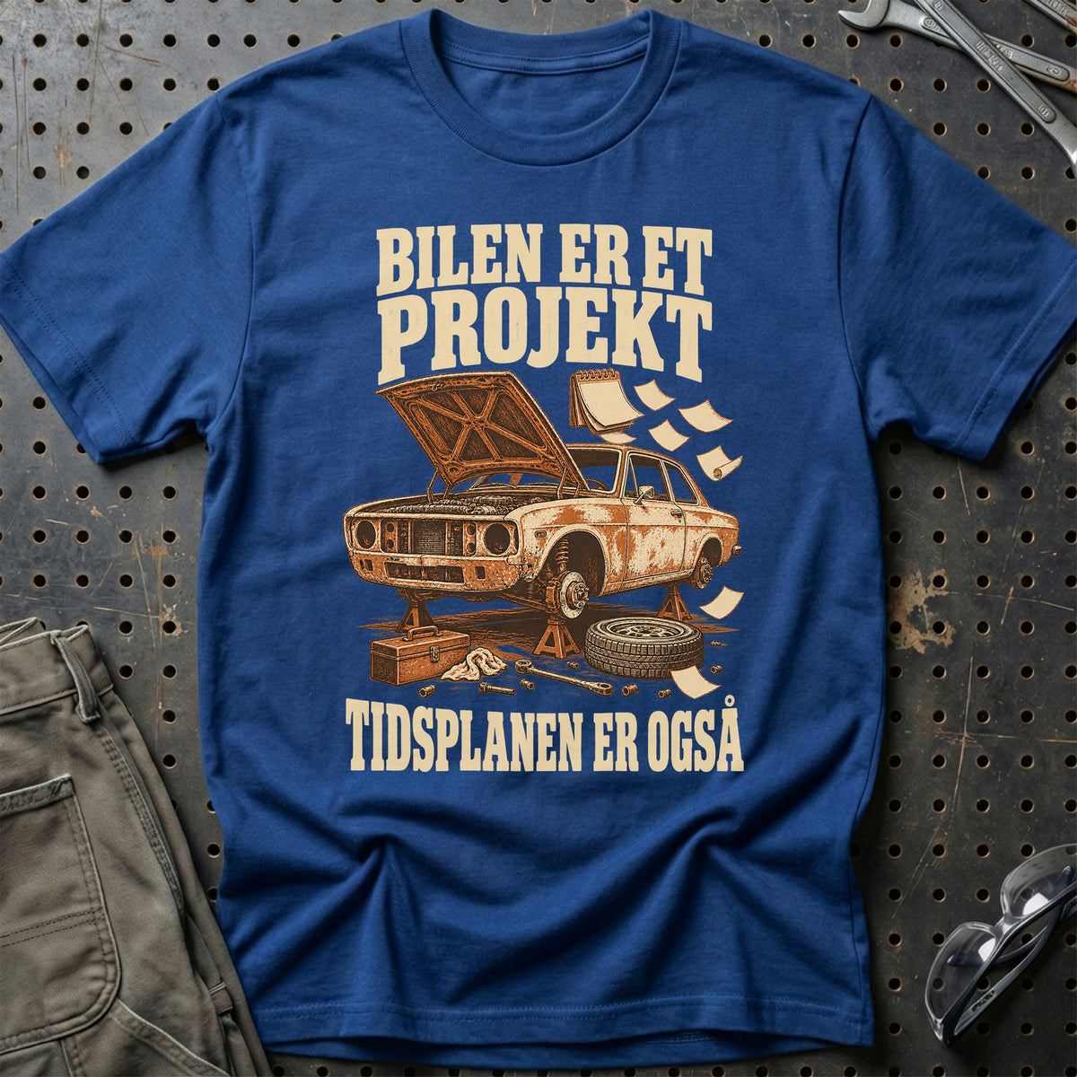 
Produktbillede af Bilen er et projekt – Tidsplanen er også T-Shirt