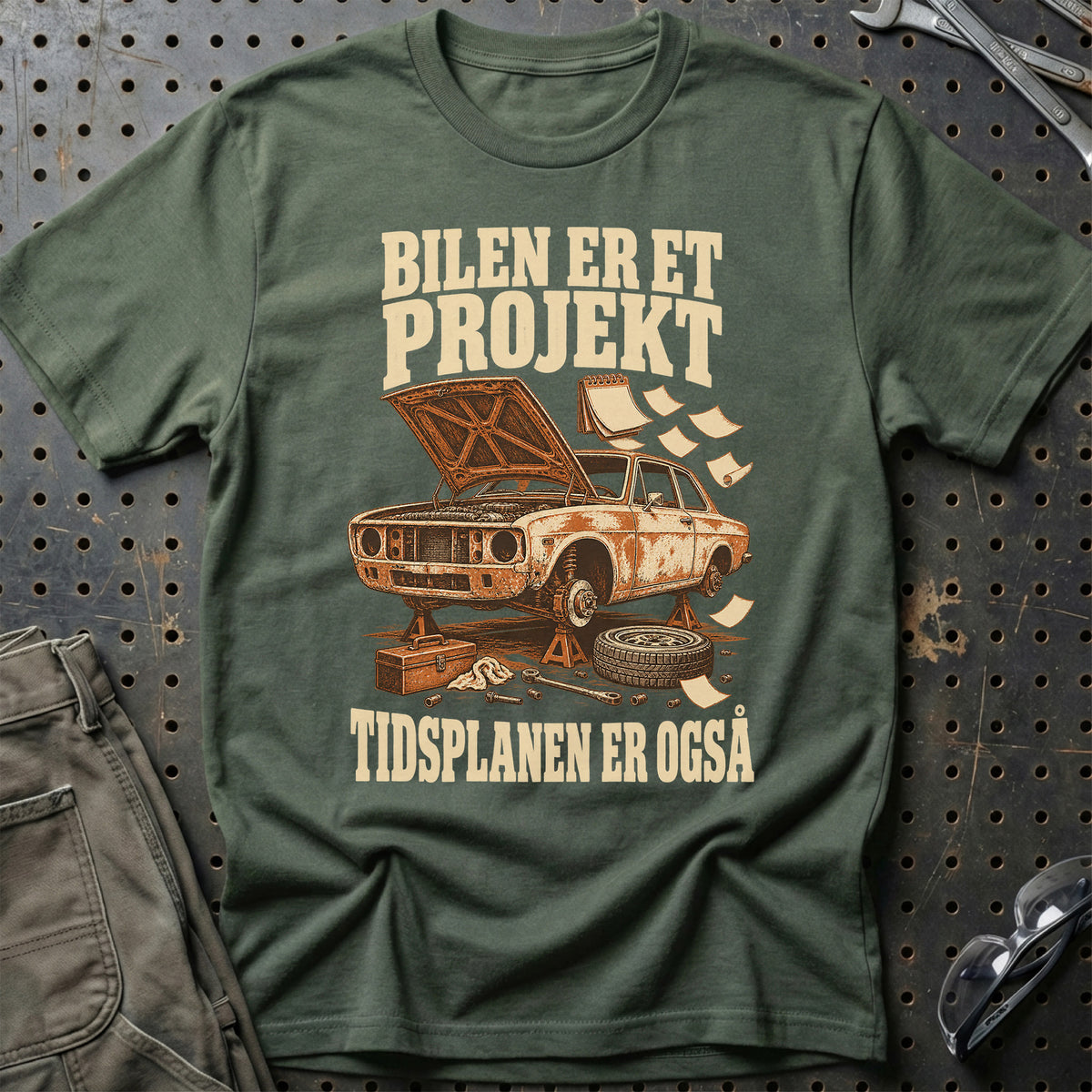 
Produktbillede af Bilen er et projekt – Tidsplanen er også T-Shirt