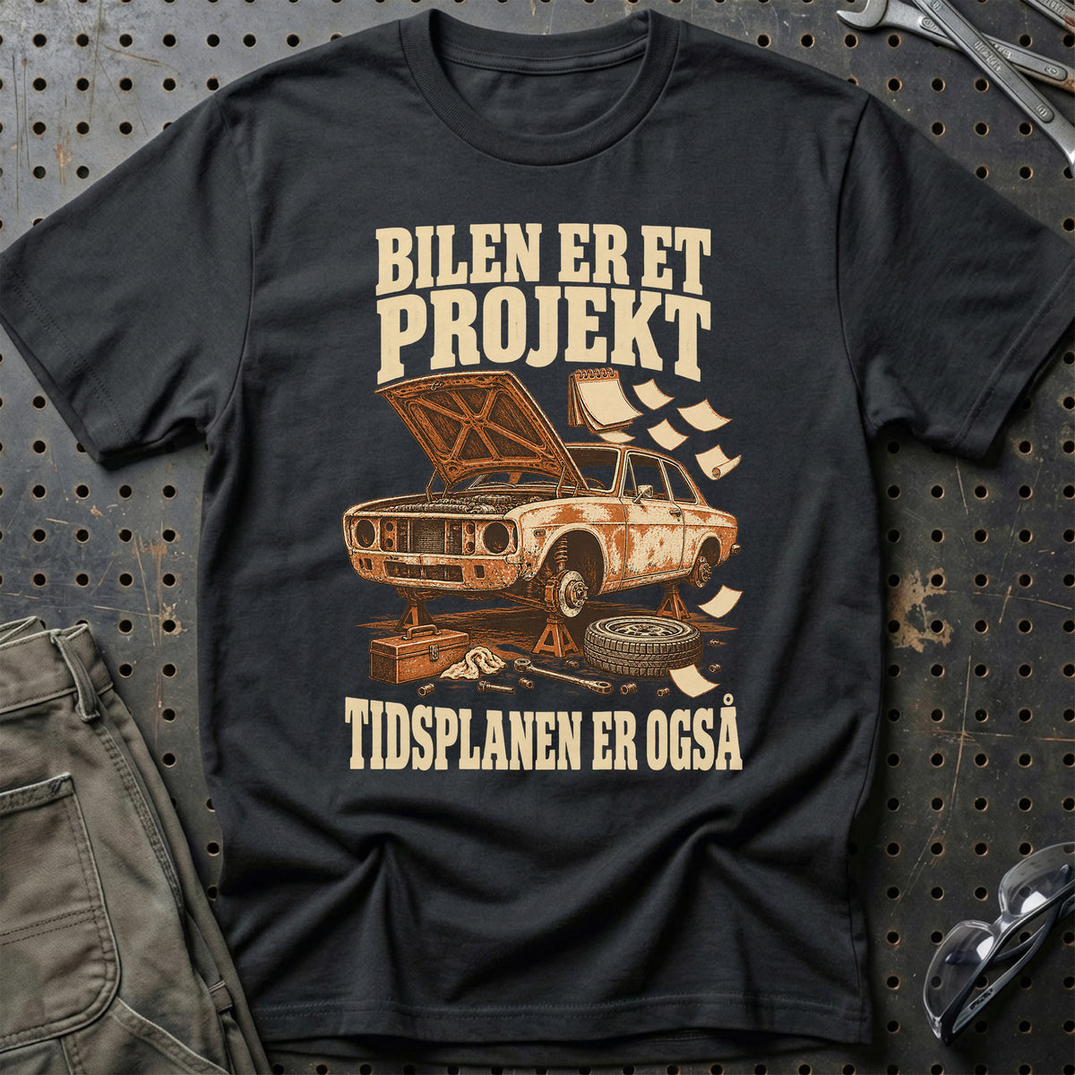 
Produktbillede af Bilen er et projekt – Tidsplanen er også T-Shirt