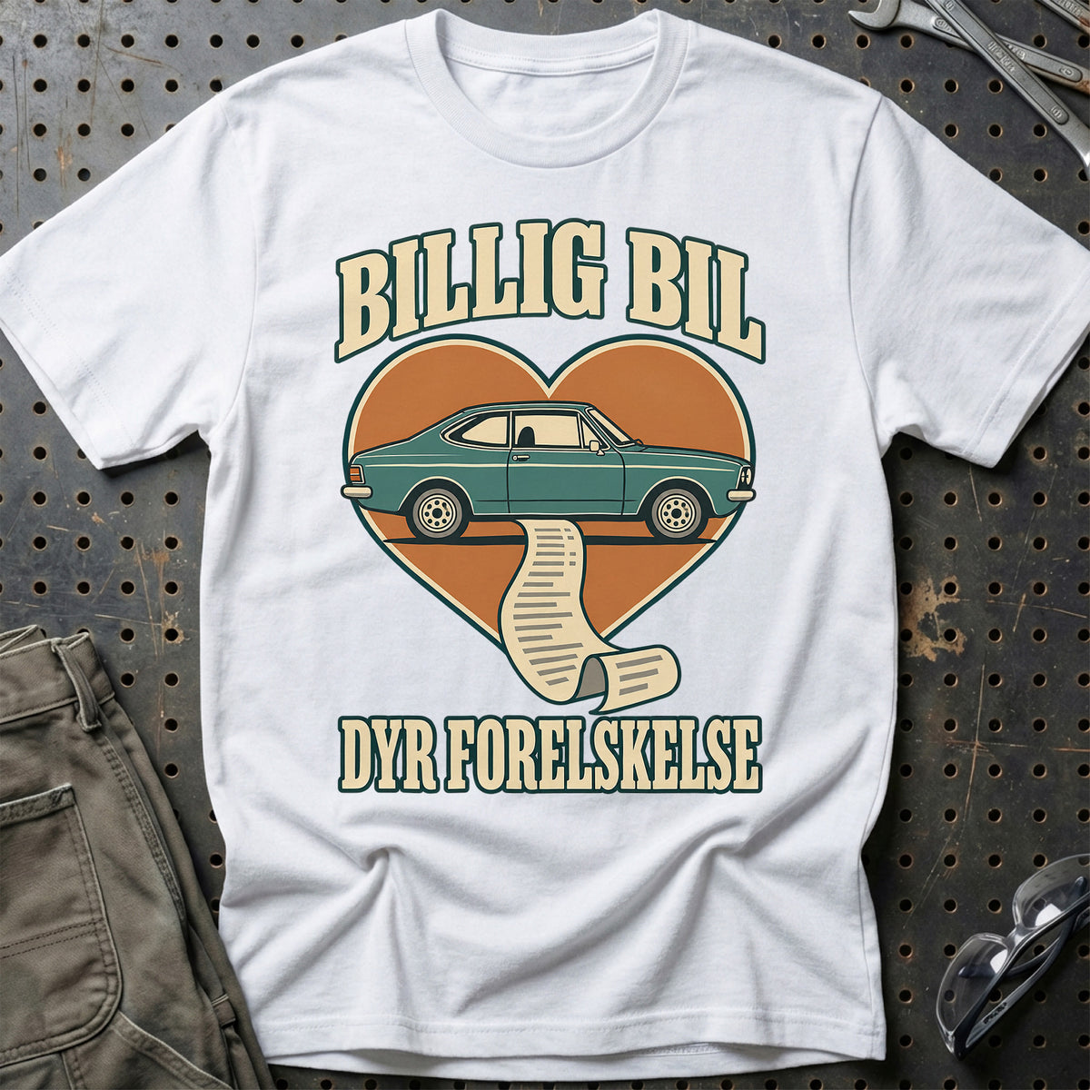 
Billig bil – Dyr forelskelse T-Shirt – Hvid