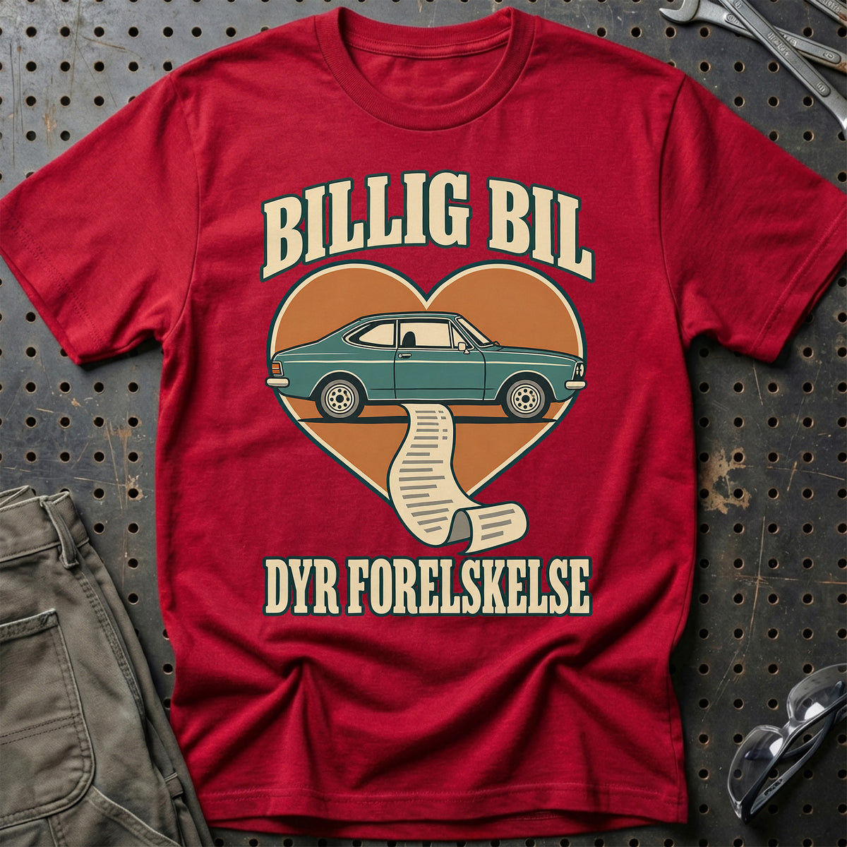 
Billig bil – Dyr forelskelse T-Shirt – Rød