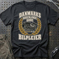 Bilplejer – Danmarks Nogenlunde Gode T-Shirt-Beklædning-Garage Culture-Sort-S-Garage Culture Shop- garage - man cave - merchandise