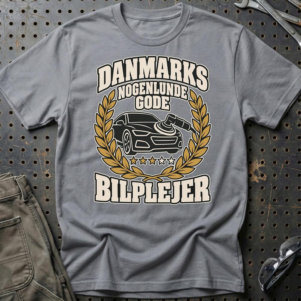 
Produktbillede af Bilplejer – Danmarks Nogenlunde Gode T-Shirt