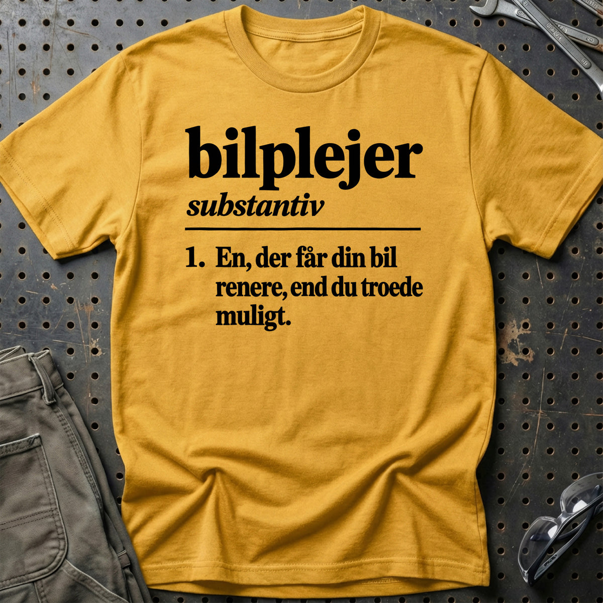 
Bilplejer – Definition T-Shirt – Guld