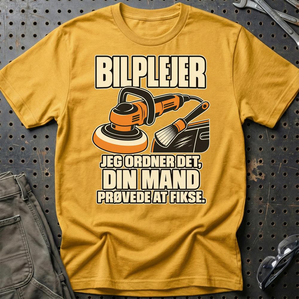 
Produktbillede af Bilplejer – Jeg Ordner Det, Din Mand Prøvede At Fikse T-Shirt