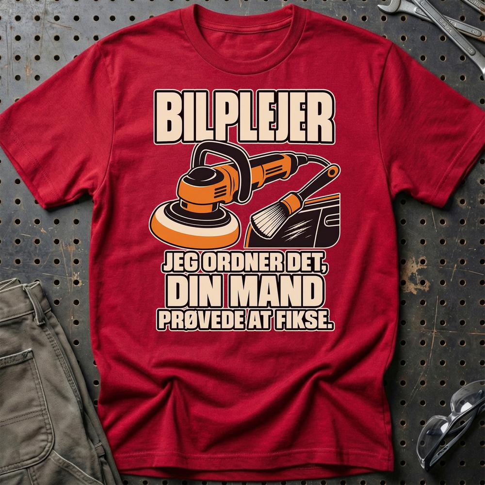 
Produktbillede af Bilplejer – Jeg Ordner Det, Din Mand Prøvede At Fikse T-Shirt
