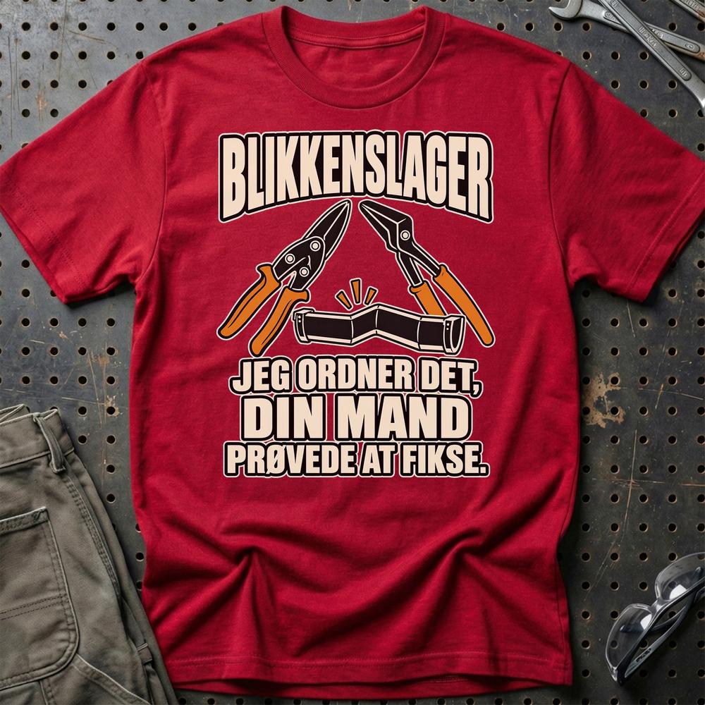 
Produktbillede af Blikkenslager – Jeg Ordner Det, Din Mand Prøvede At Fikse T-Shirt