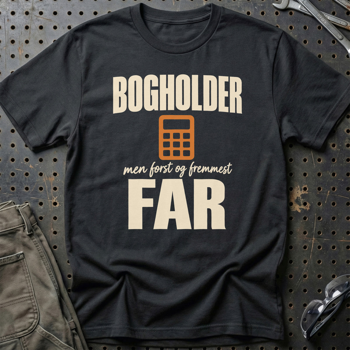 
Bogholder – Men først og fremmest far – Unisex T-Shirt – Sort
