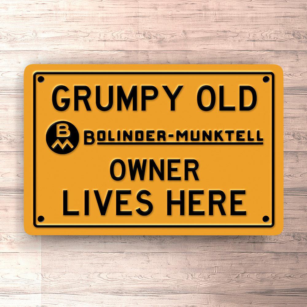 Bolinder Munktell Grumpy Old Owner Lives Here Skilte, Musemåtte, Dørmåtte-Skilte-Bolinder Munktell-Garage Culture Shop- garage - man cave - merchandise