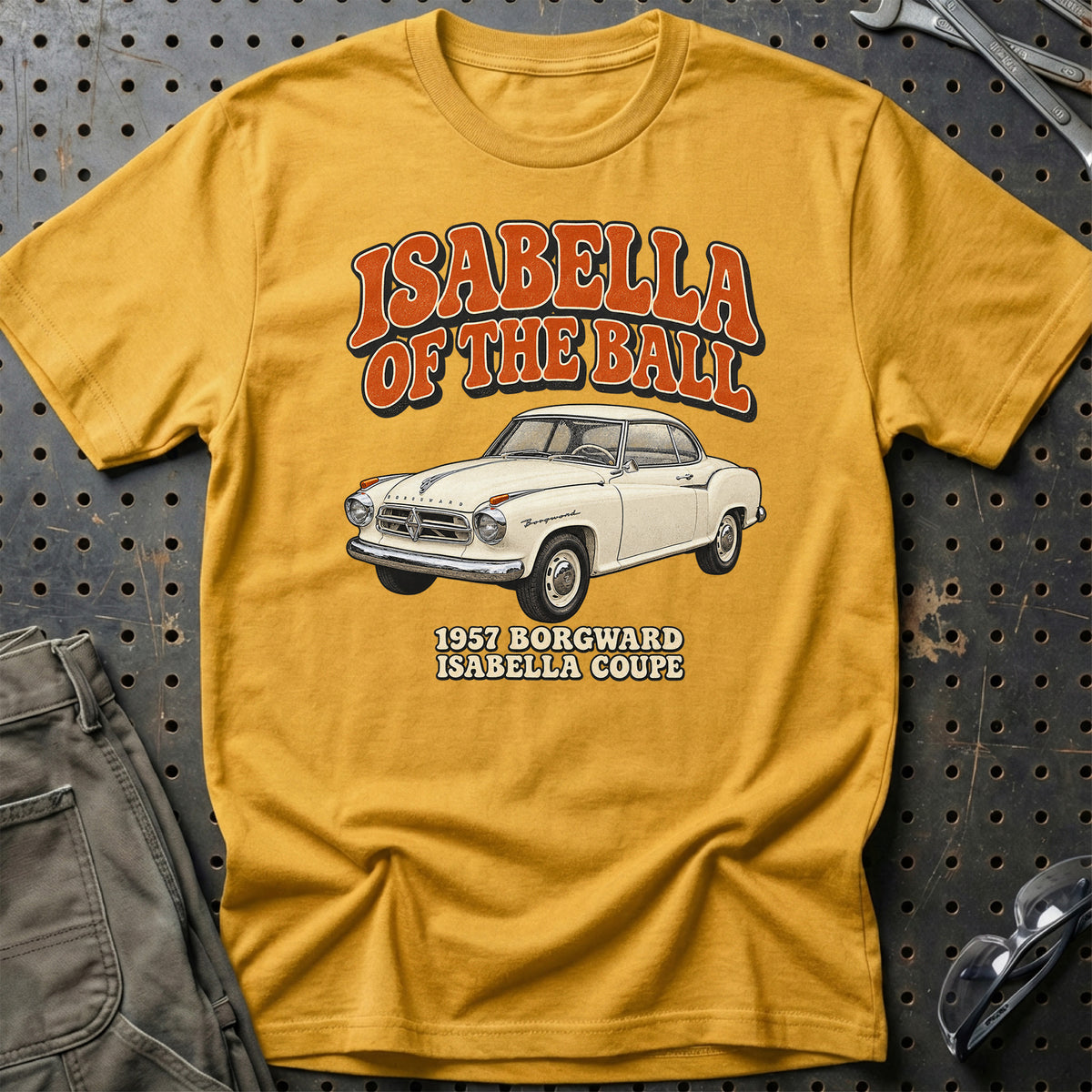 
Borgward Isabella Coupé 1957 – Isabella of the Ball T-Shirt – Guld
