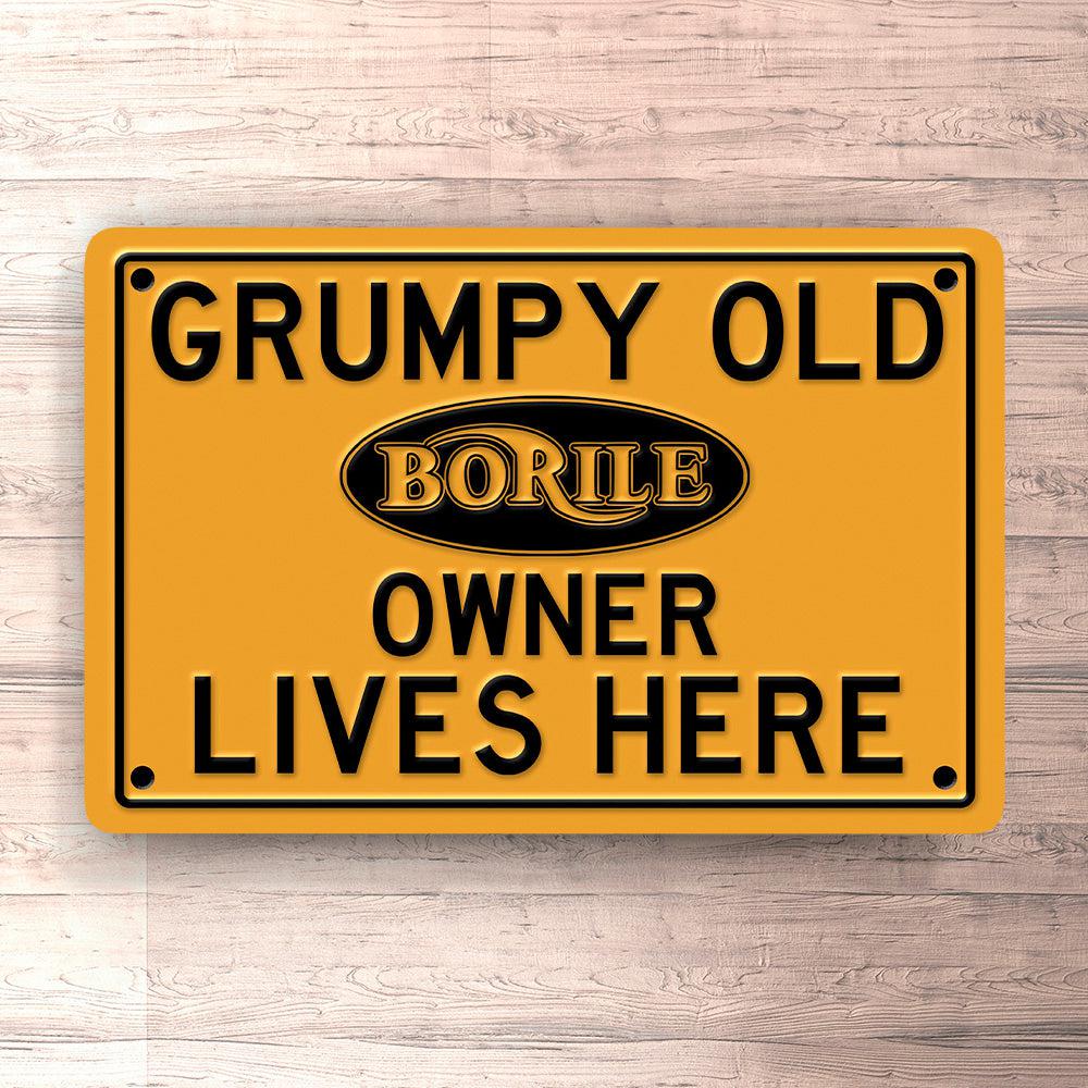 Borile Grumpy Old Borile Owner Lives Here Skilte, Musemåtte, Dørmåtte-Skilte-Borile-Garage Culture Shop- garage - man cave - merchandise