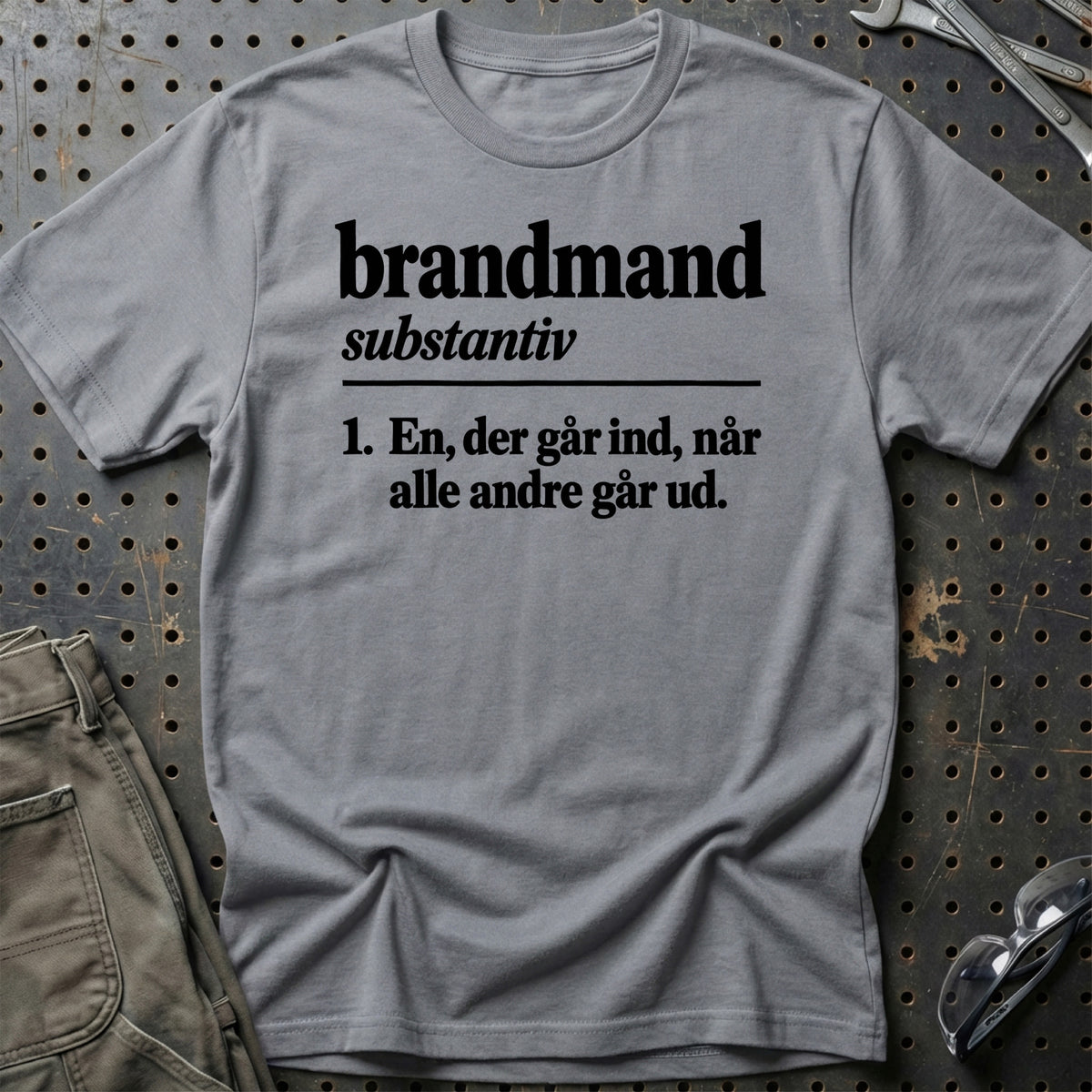 
Brandmand – Definition T-Shirt – Grå Sport