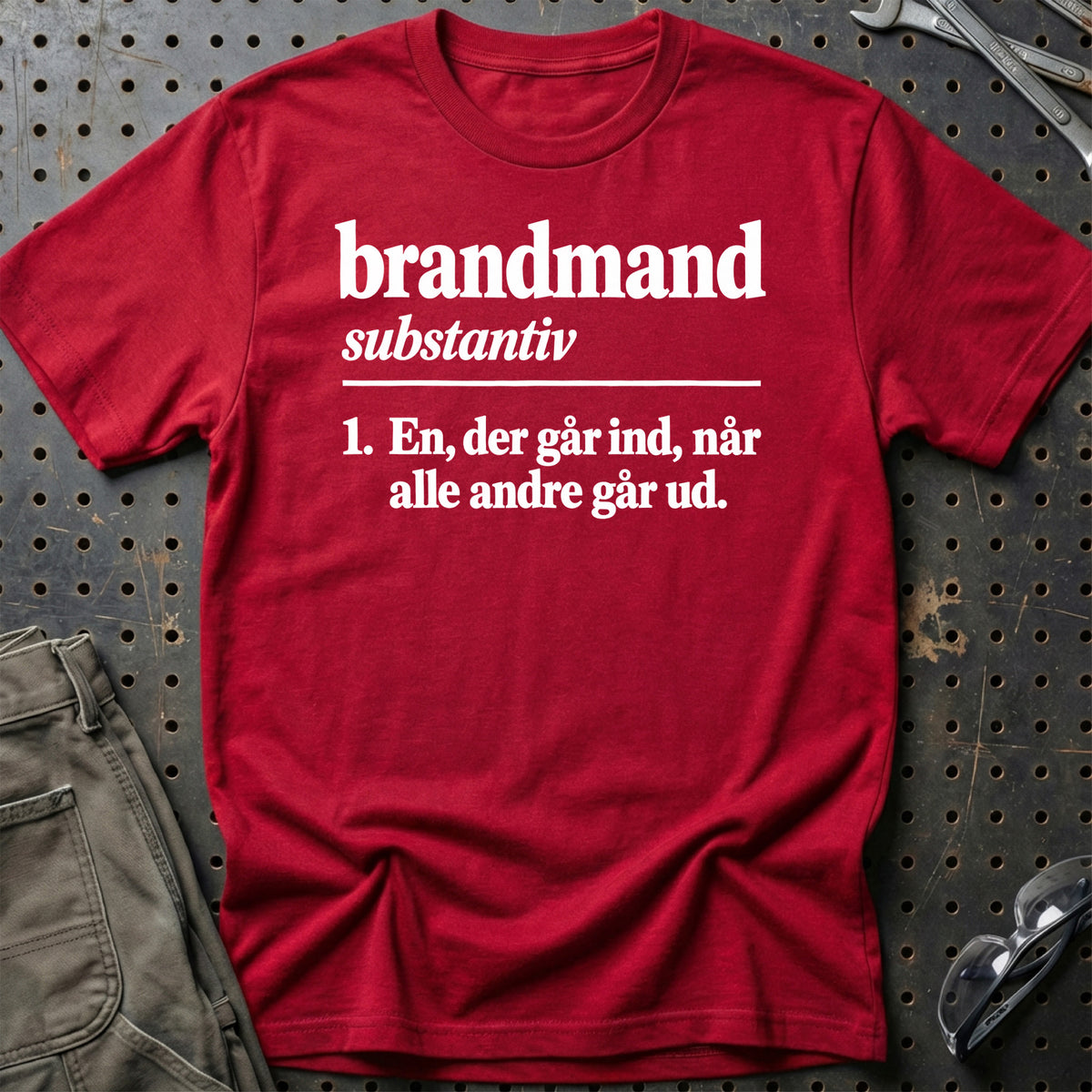 
Brandmand – Definition T-Shirt – Rød