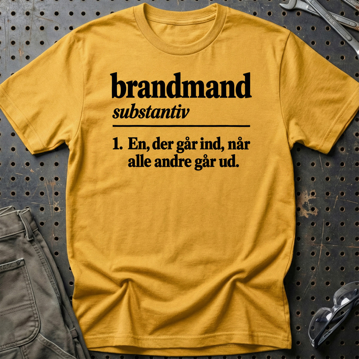 
Brandmand – Definition T-Shirt – Guld