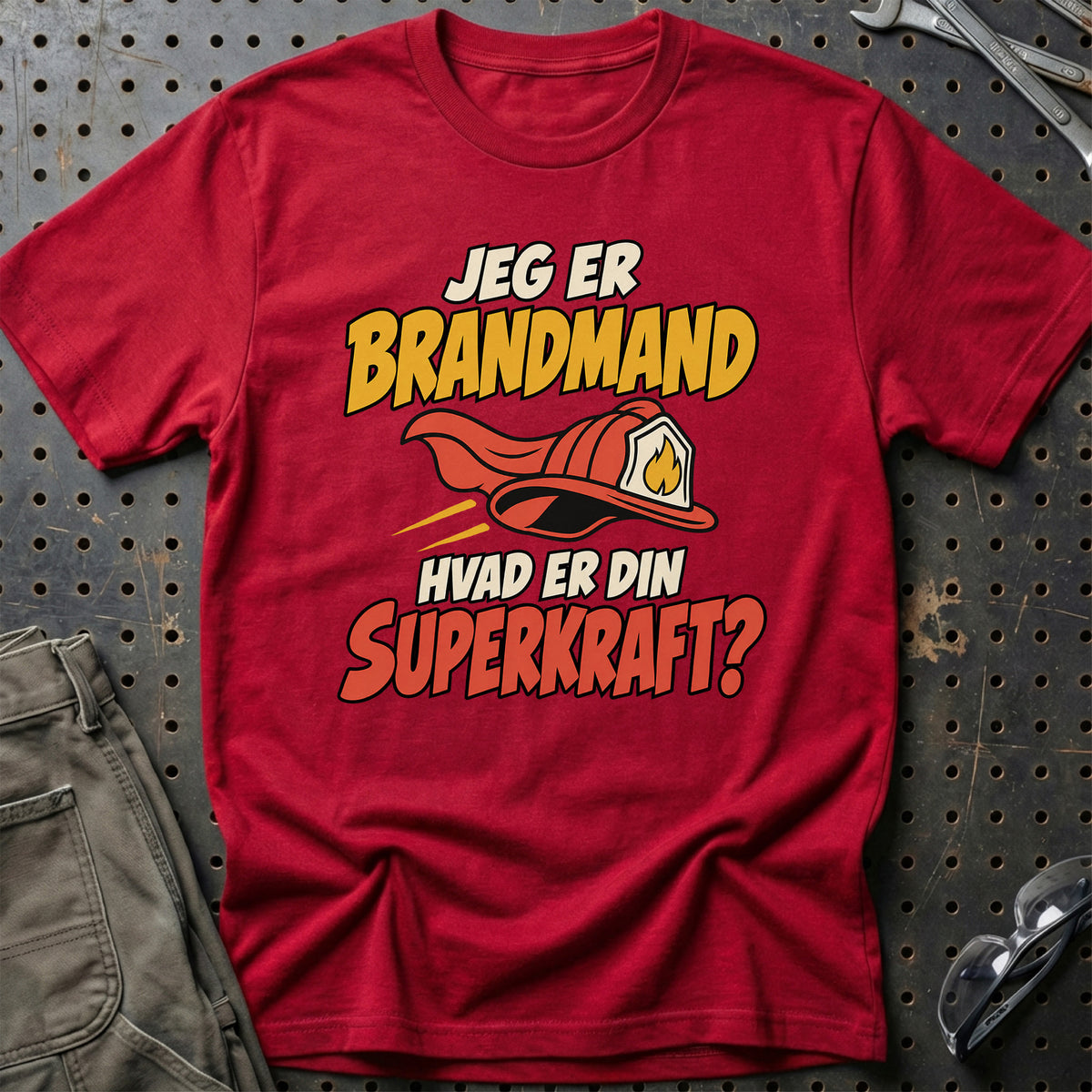 
Brandmand – Hvad er din superkraft? – Unisex T-Shirt – Rød