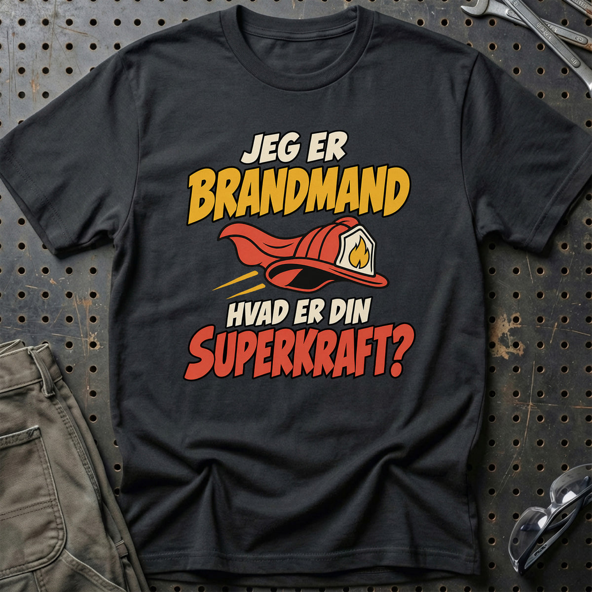 
Brandmand – Hvad er din superkraft? – Unisex T-Shirt – Sort