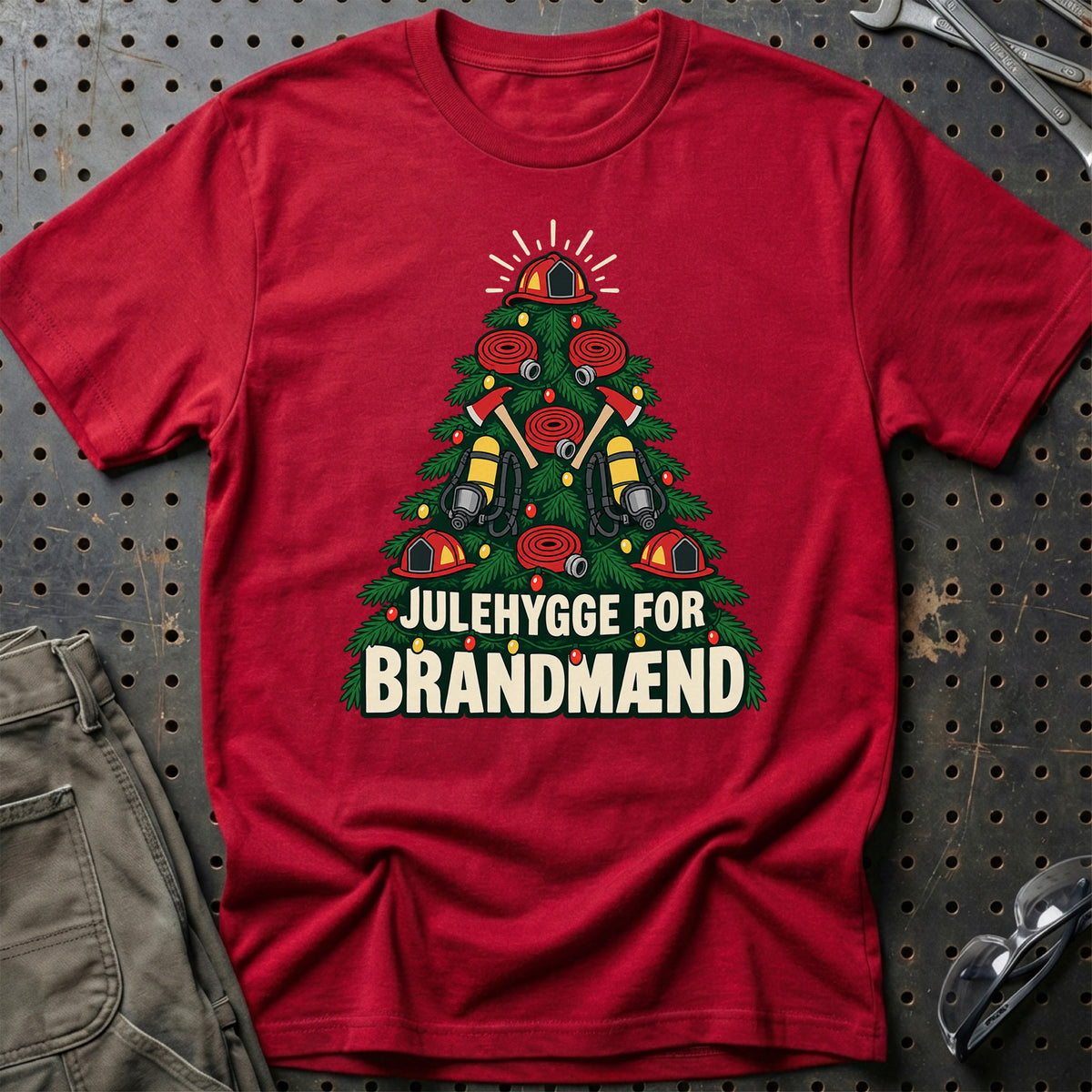 
Brandmand – Julehygge – Unisex T-Shirt – Rød