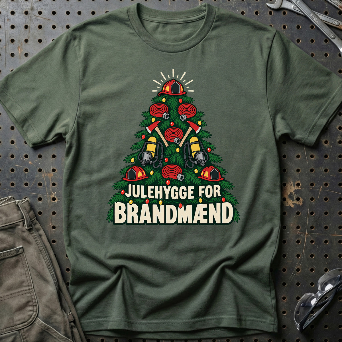 
Brandmand – Julehygge – Unisex T-Shirt – Grøn Militær