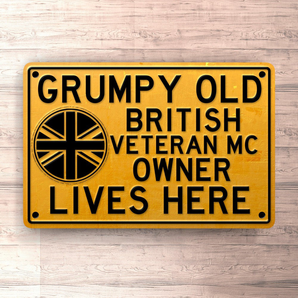 British Veteran Mc Grumpy Old British Veteran Mc Owner Lives Here Skilte, Musemåtte, Dørmåtte-Skilte-British Veteran MC-Garage Culture Shop- garage - man cave - merchandise
