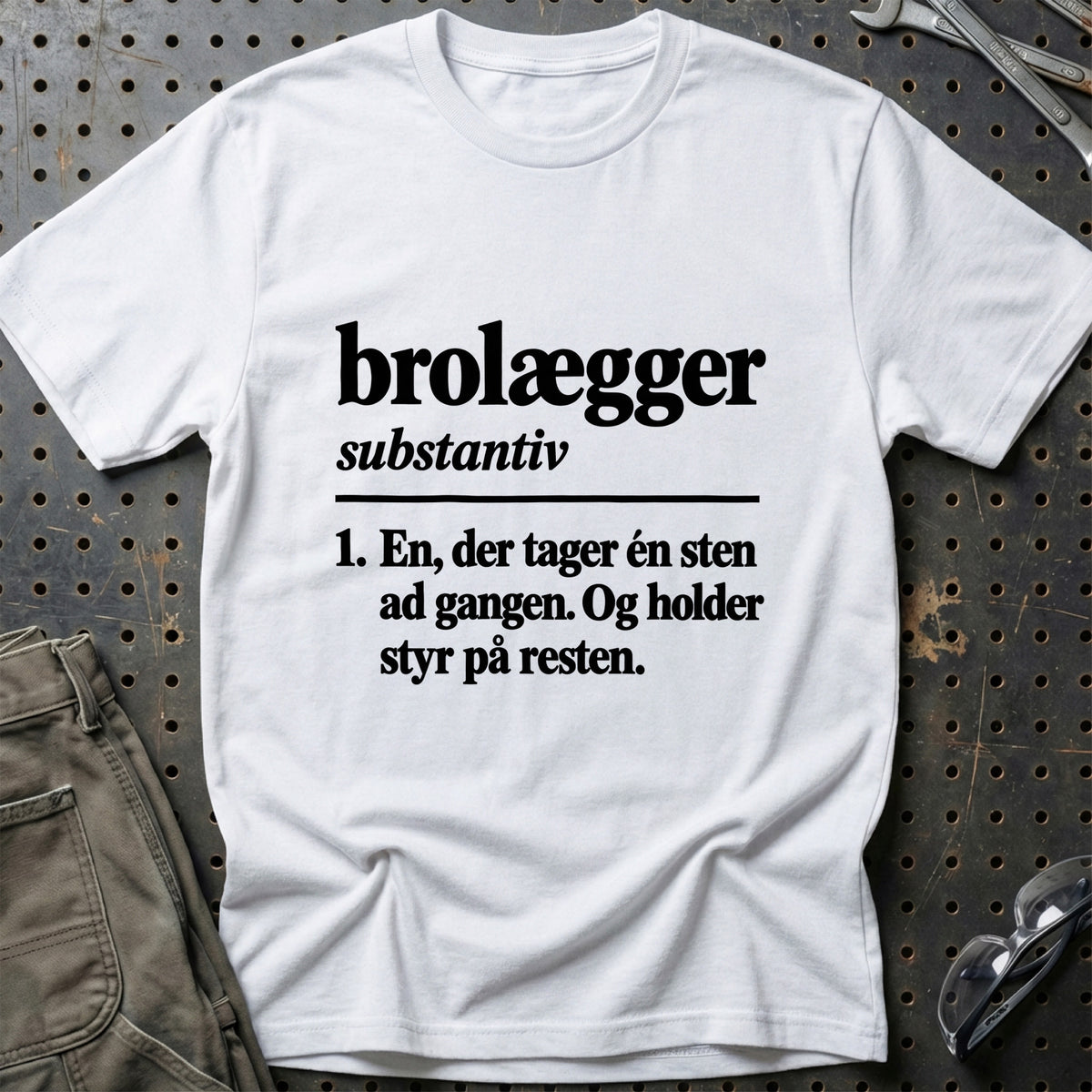 
Brolægger – Definition T-Shirt – Hvid