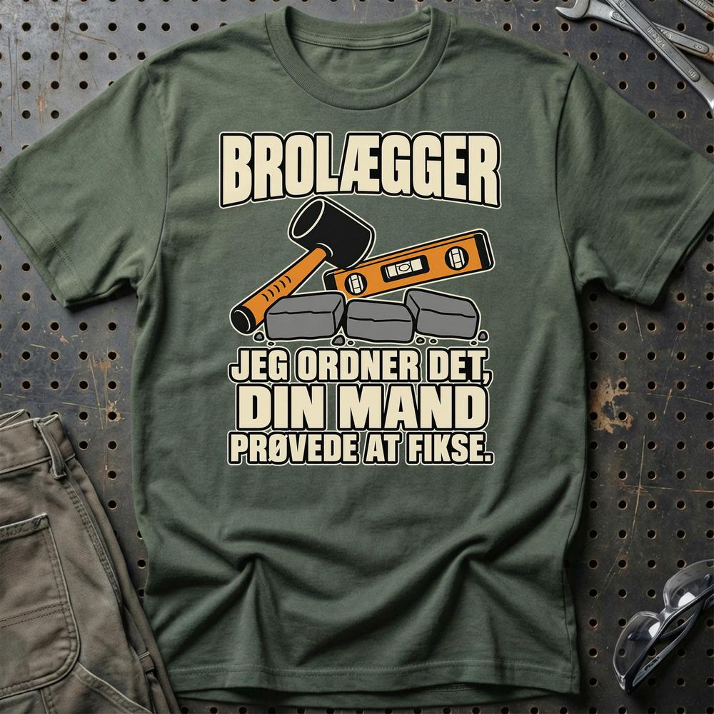 
Produktbillede af Brolægger – Jeg Ordner Det, Din Mand Prøvede At Fikse T-Shirt
