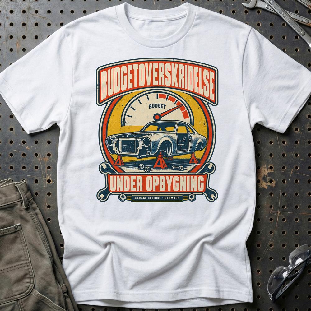 
Produktbillede af Budgetoverskridelse Under Opbygning T-Shirt