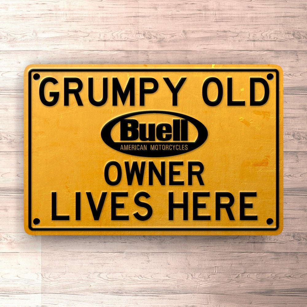 Buell Grumpy Old Buell Owner Lives Here Skilte, Musemåtte, Dørmåtte-Skilte-Buell-Garage Culture Shop- garage - man cave - merchandise