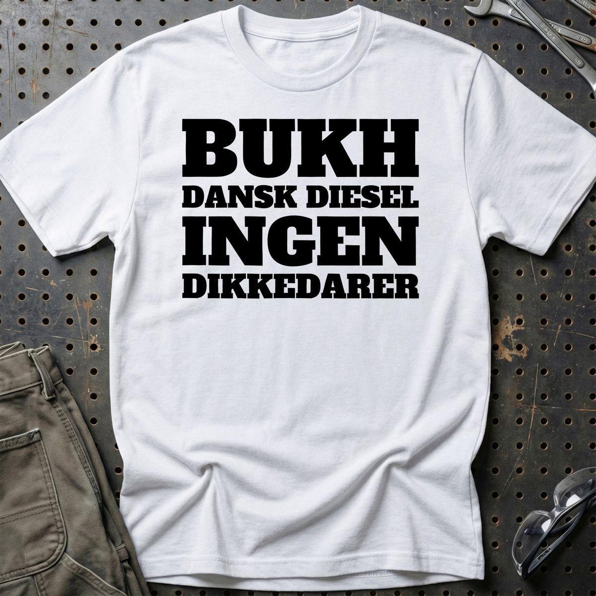 
Produktbillede af Bukh – Dansk Diesel – Ingen Dikkedarer T-Shirt