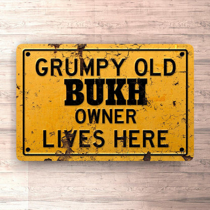 Bukh Grumpy Old Owner Lives Here Skilte, Musemåtte, Dørmåtte-Skilte-Bukh-Garage Culture Shop- garage - man cave - merchandise