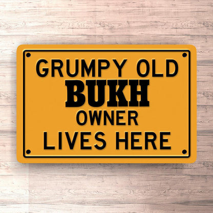 Bukh Grumpy Old Owner Lives Here Skilte, Musemåtte, Dørmåtte , Plakat-Skilte-Bukh-Garage Culture Shop- garage - man cave - merchandise