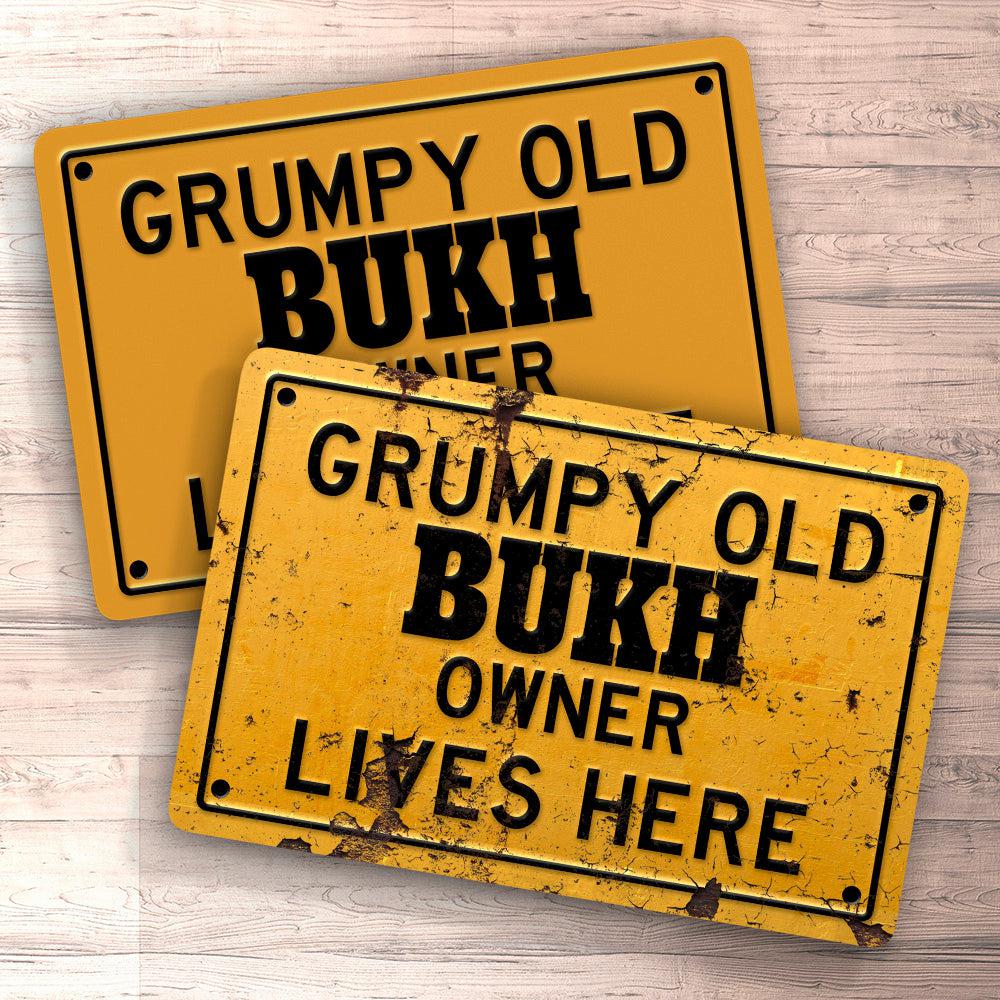 Bukh Grumpy Old Owner Lives Here Skilte, Musemåtte, Dørmåtte , Plakat-Skilte-Bukh-Garage Culture Shop- garage - man cave - merchandise