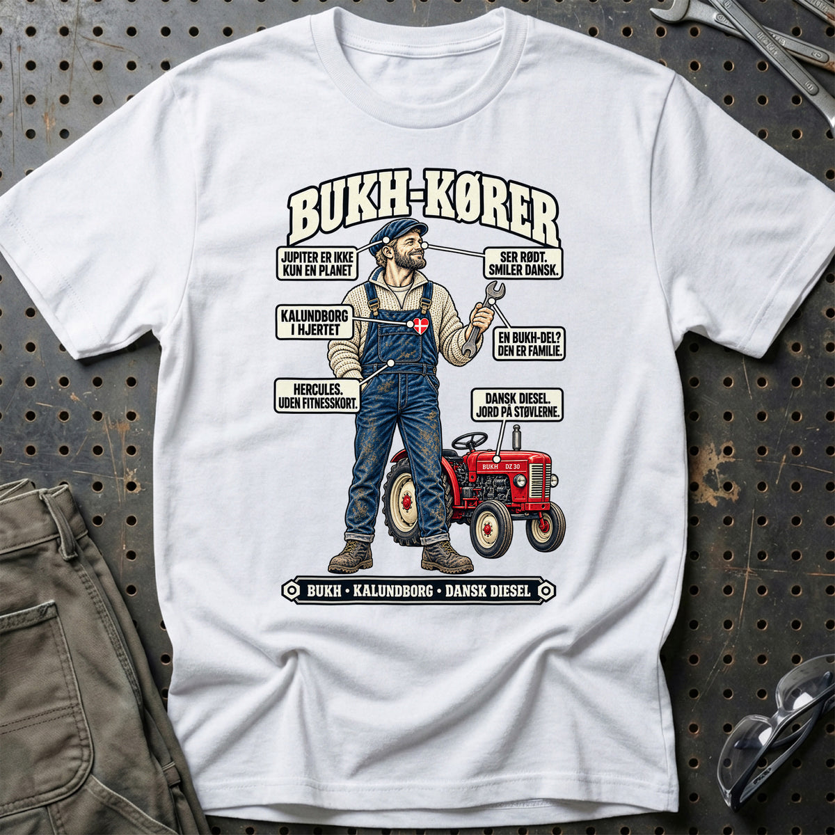 
Bukh-Kører T-Shirt – Hvid